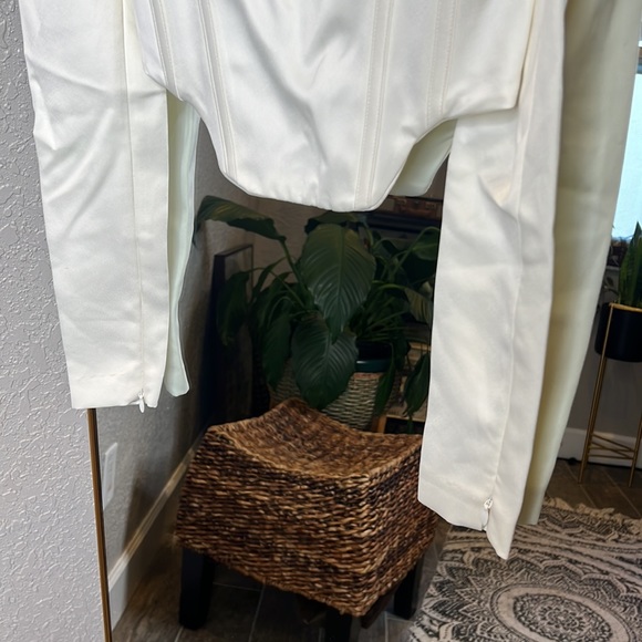 House of CB ‘Evita’ Ivory Satin Off Shoulder Draped Corset NWOT - Picture 11 of 13